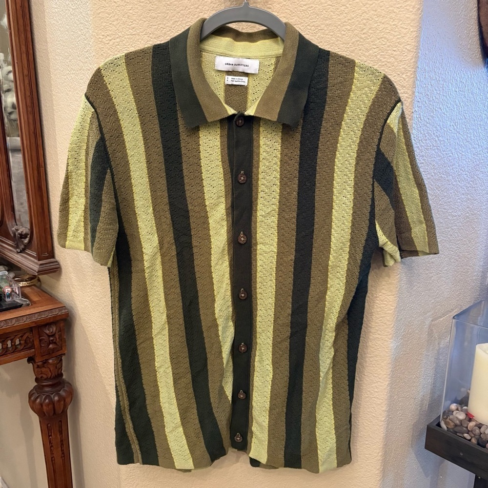 URBAN OUTFITTERS Men Green Striped Knit Button Shirt Size Small